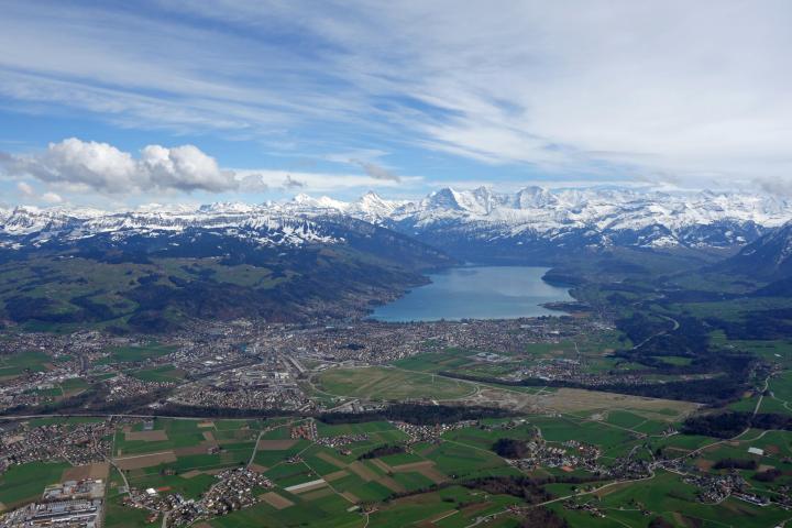 The lake Thun and the large mountains in the background