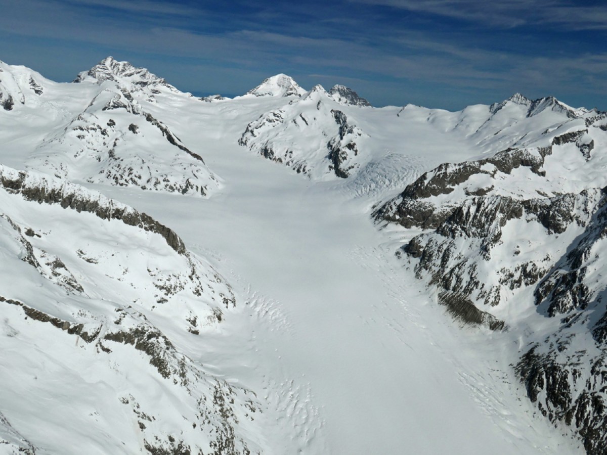 a snow covered mountain